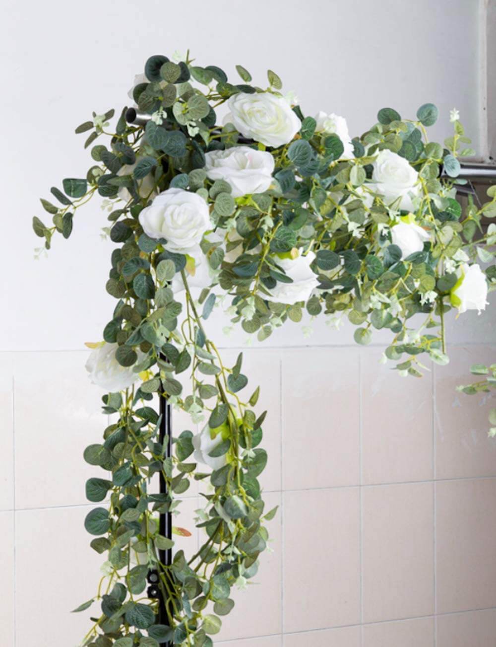 61Dv3cqPxyL ユーカリ ガーランド 人工観葉植物 造花 アーティフィシャルフラワー フェイクグリーン 壁掛け ハンギング バラ 薔薇